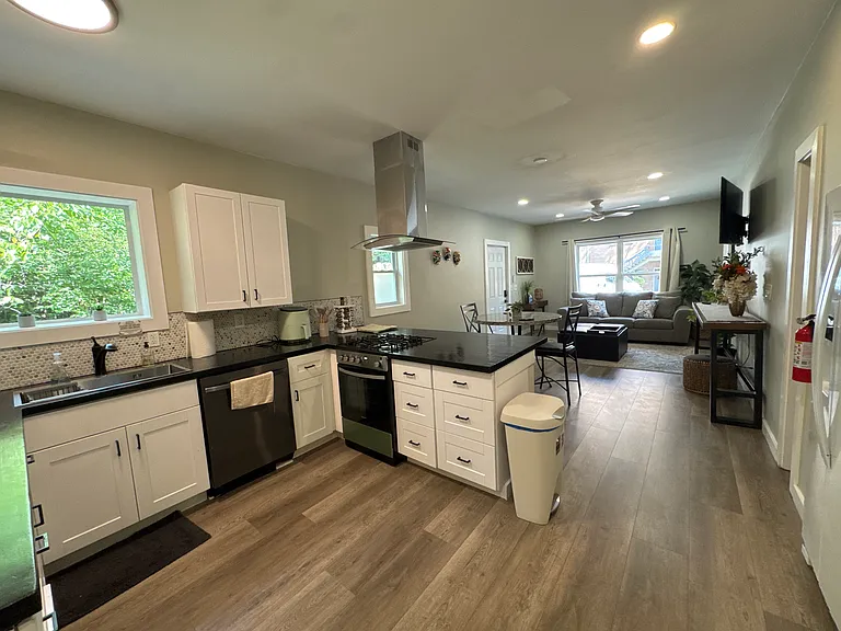 988 Harte Dr SW #B — Photo 8