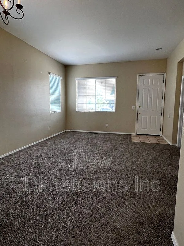 4 bed, 2.0 bath, 1676 sqft, $2,775 — Photo 3
