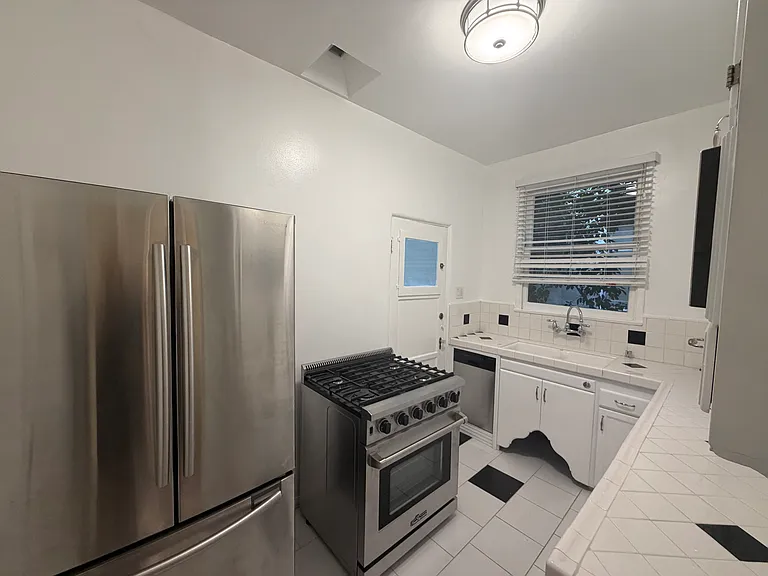 1049 S Orange Grove Ave #1 — Photo 12