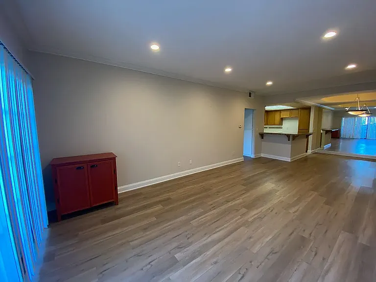 13141 Riverside Dr. — Photo 6