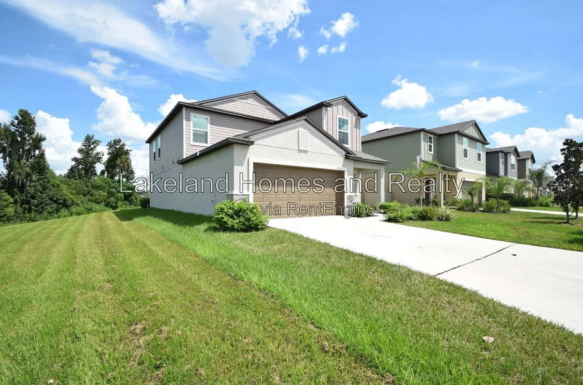 5 bed, 2.5 bath, $2,500 — Photo 2