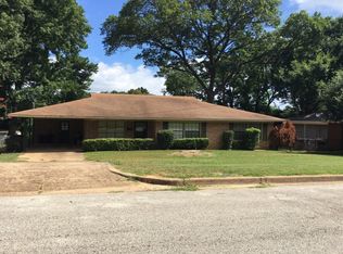 110 Brierwood Dr, Palestine, TX 75801