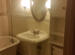77 Douglas St, Hartford, CT 06114