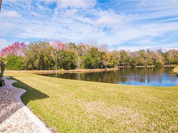 4th image of 2362 Emerald Lake Dr
