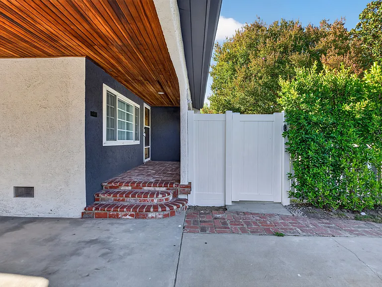 1811 N Avon St — Photo 5