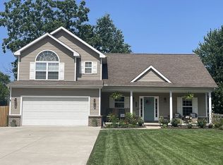 530 Woodland Dr, Rossford, OH 43460