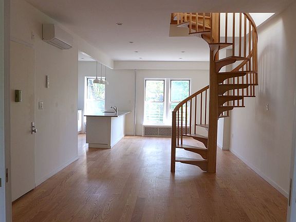 5th image of 305 6th St APT 3