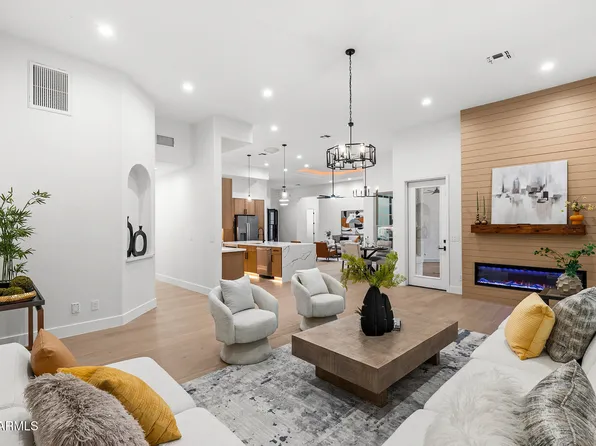 1120 N WREN Drive, Gilbert, AZ 85234