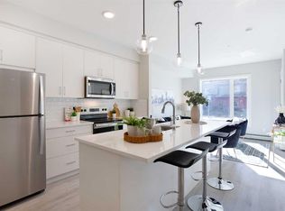 660 Shawnee Sq S #111, Calgary, AB T2Y2E7
