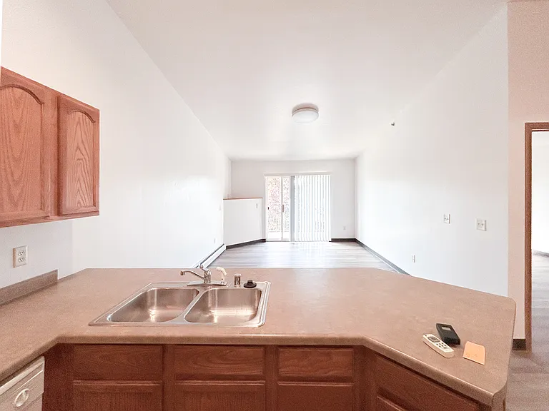 College Avenue Apartments — Photo 8
