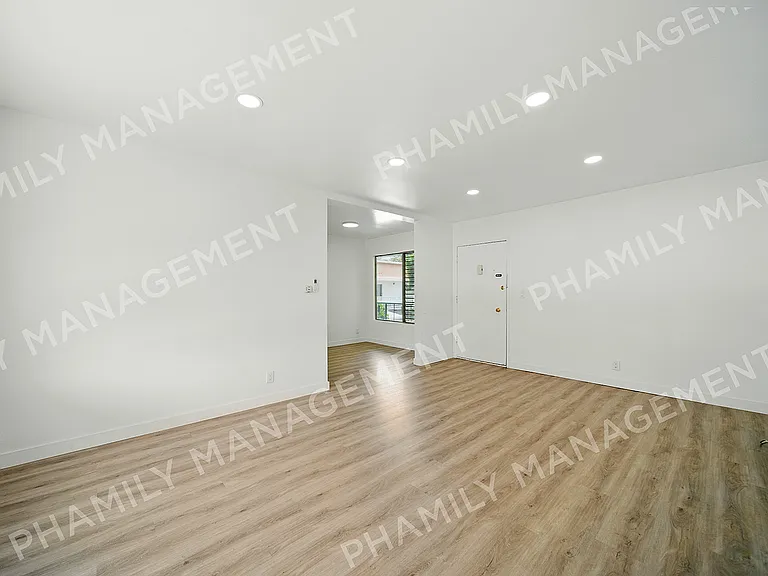 475 S Los Robles Ave #13 — Photo 3