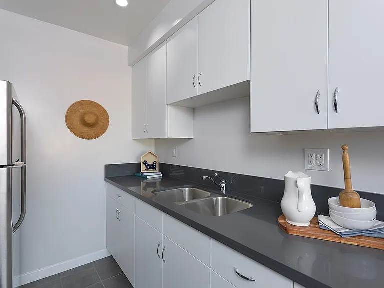 815 E Villa St — Photo 10