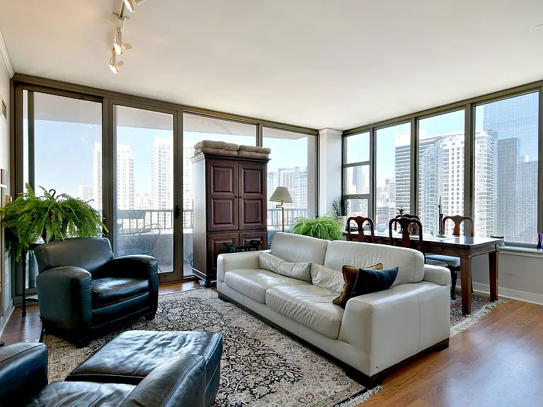 200 N Jefferson St #2106 — Photo 3