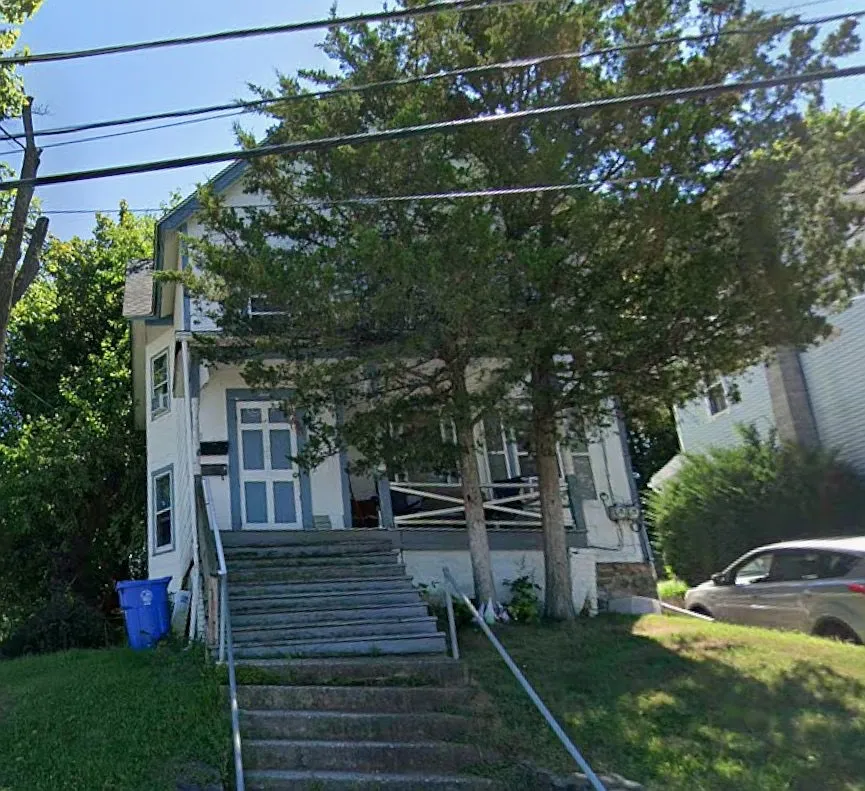 5 bed, $2,600 — Photo 1
