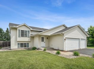 712 Heritage Ln, Belle Plaine, MN 56011