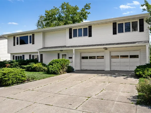 125 Meadowlark Ln NW, Cedar Rapids, IA 52405