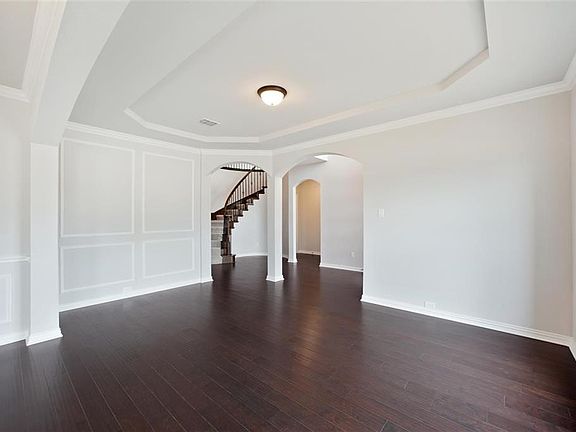 5th image of 415 Harvest Grove Dr