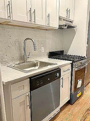 4th image of 20 Commerce St #1B
