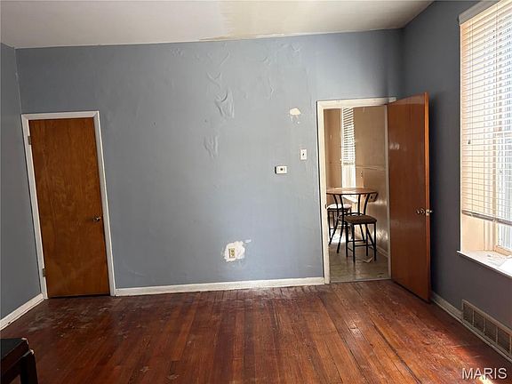 4th image of 5344 Southwest Ave