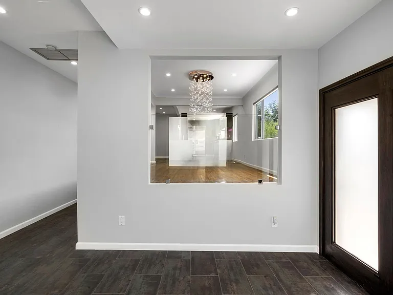 3084 Saint George St — Photo 4