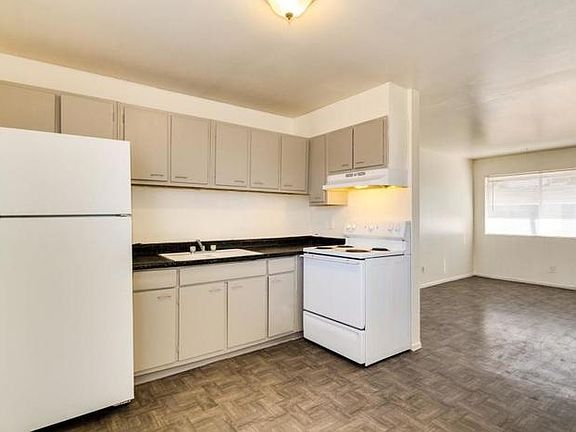 5th image of 2414 W Devonshire Ave APT 1