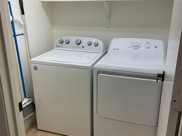 Washer/dryer available for use