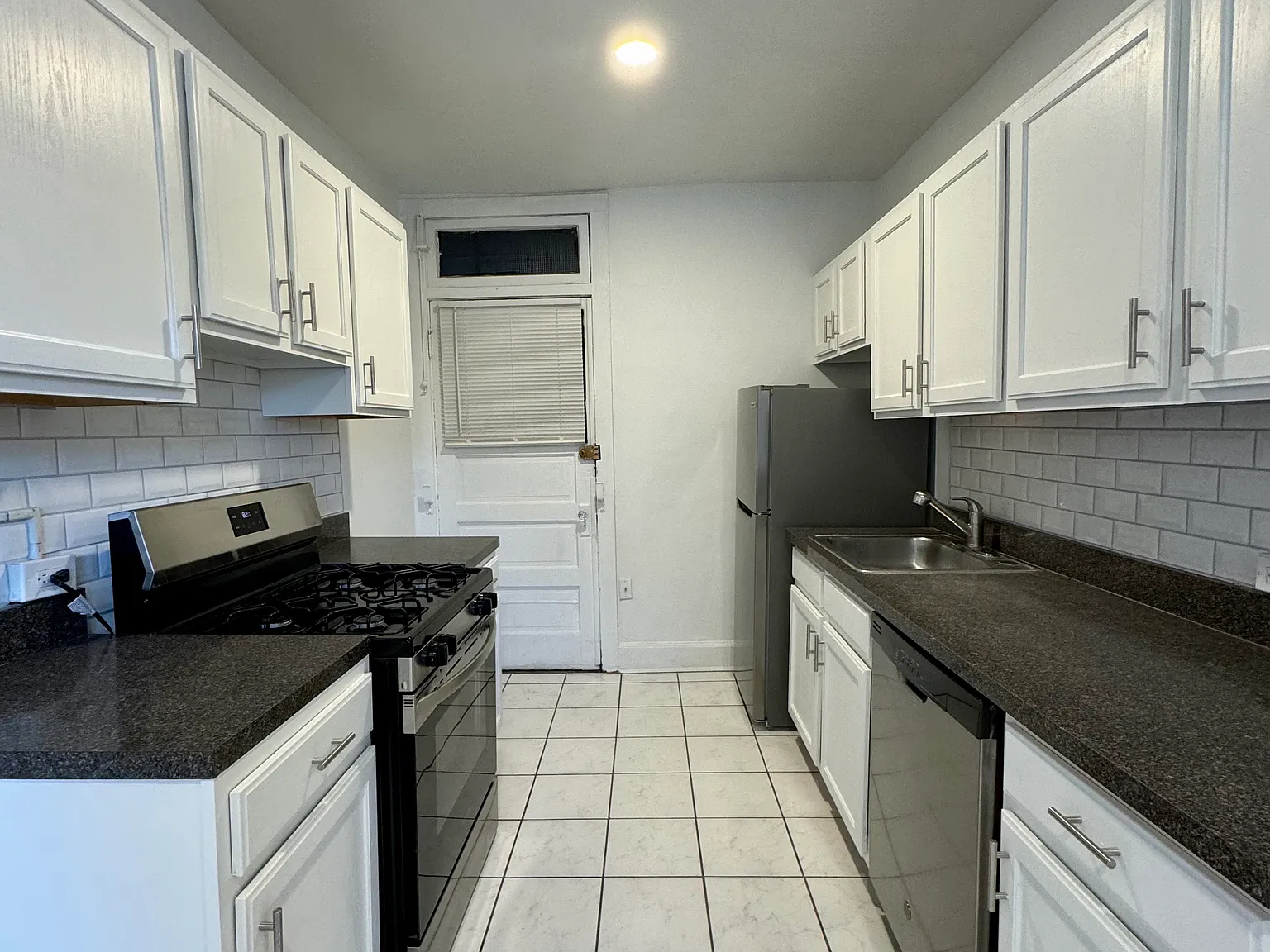 Studio, 500 sqft, $1,695 — Photo 3