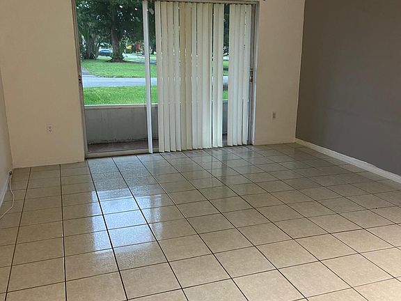 5th image of 20200 NE 27th Ct #J5