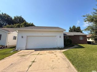 2099 Barding Ave, Decatur, IL 62526