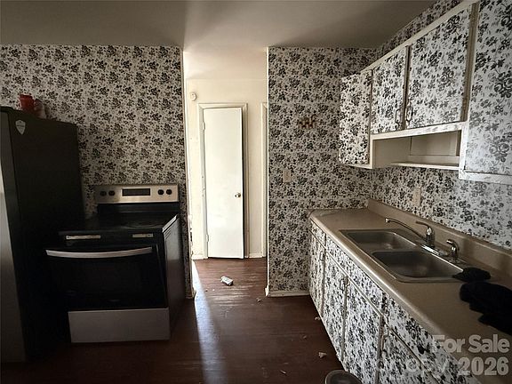 3rd image of 2732 Alleghany St