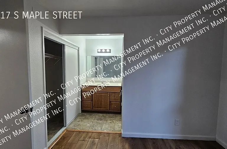 1317 S Maple St — Photo 10