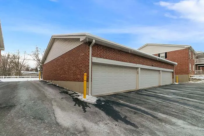 565 Maple Ave #8 — Photo 14