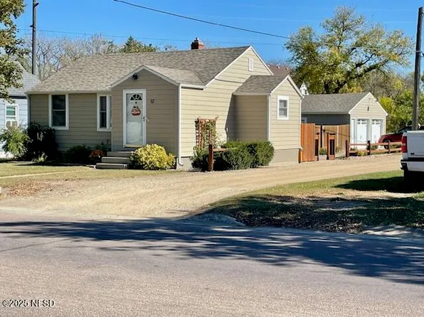 12 11th St SE, Watertown, SD 57201