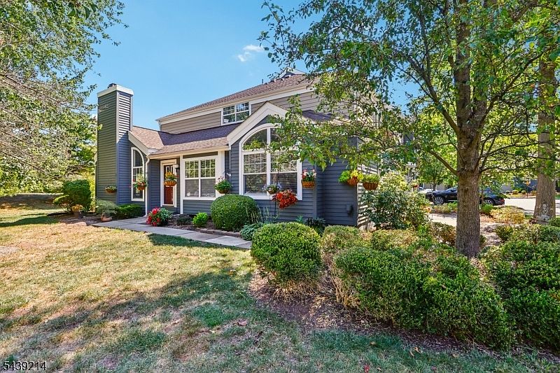 2nd image of 325 Greenfield Rd