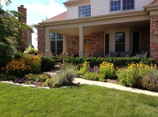 39W340 Preston Cir, Geneva, IL 60134