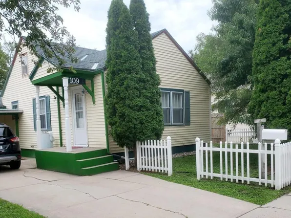 109 W 11th St, Grand Island, NE 68801