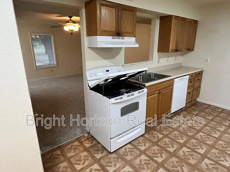 1408 Arvel Cir #B — Photo 5