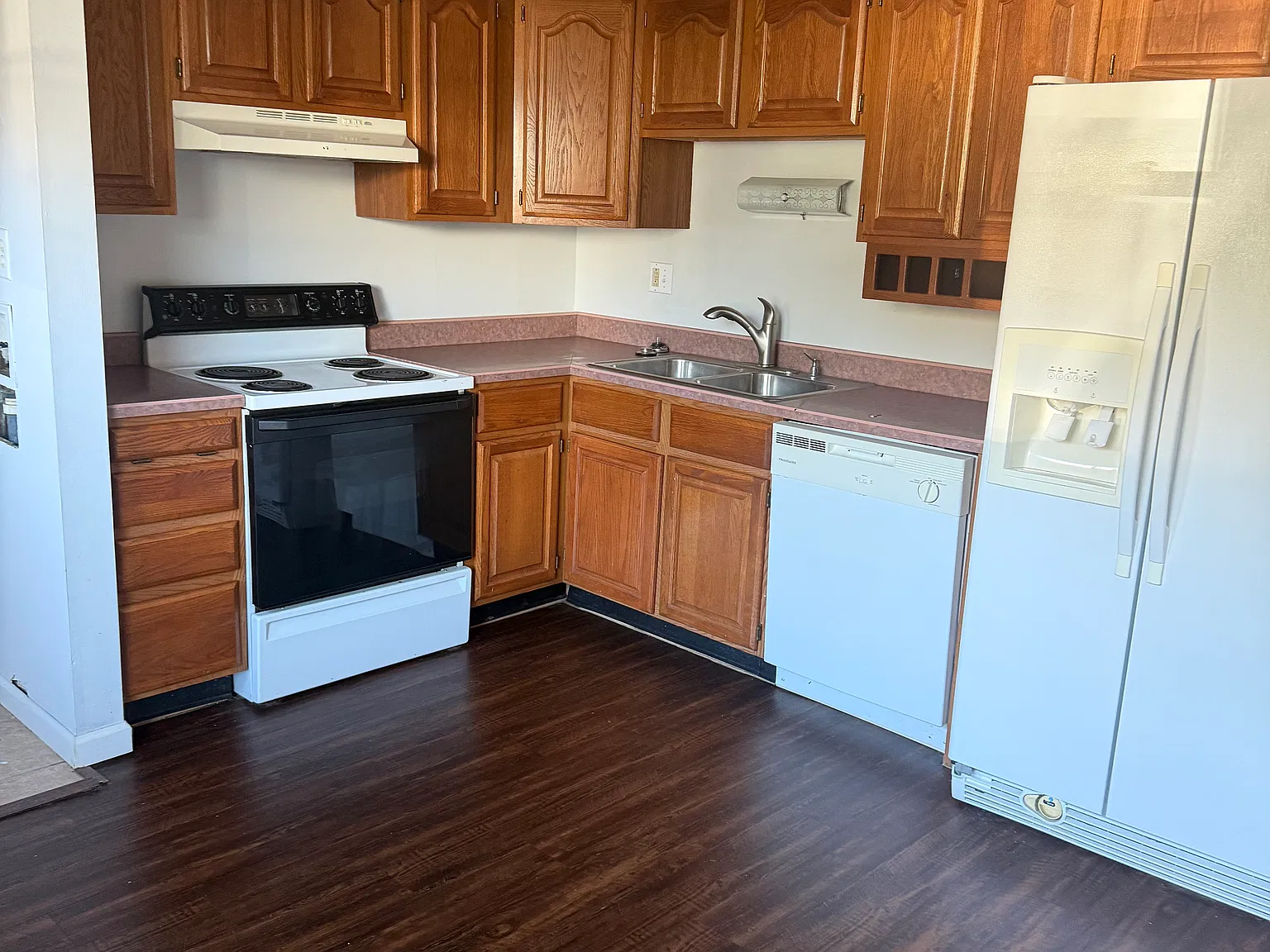 2 bed, 952 sqft, $1,300 — Photo 3