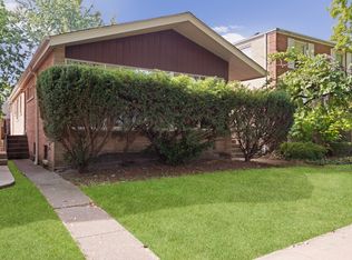 3033 W Chase Ave, Chicago, IL 60645