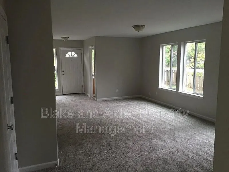 Building Photo - 7006 SE 72nd Ave