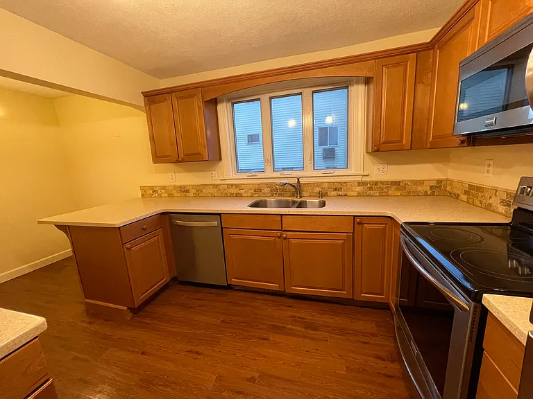 120 Park St — Photo 4