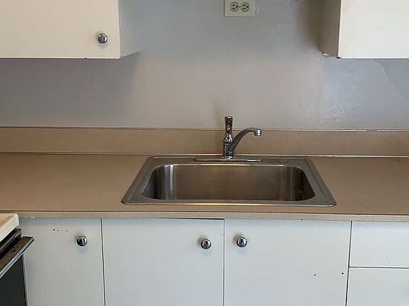 4th image of 600 E Maple St #5989418