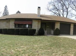 16 River Bluff Rd, Elgin, IL 60120