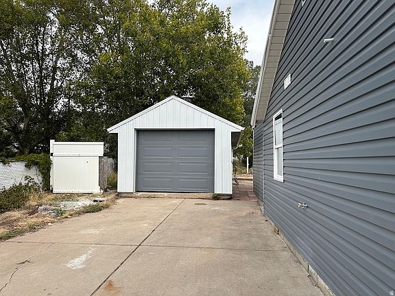3rd image of 3574 Madison Ave