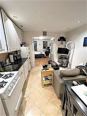 5th image of 206 E 34th St APT 4A