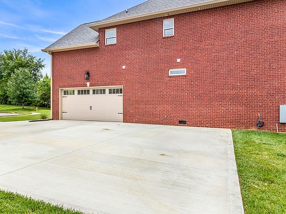 3rd image of 231 Bryson Ln