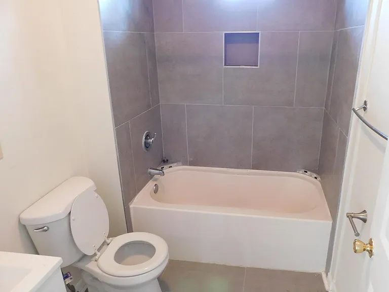2427 Lakeview Ave #2C — Photo 6