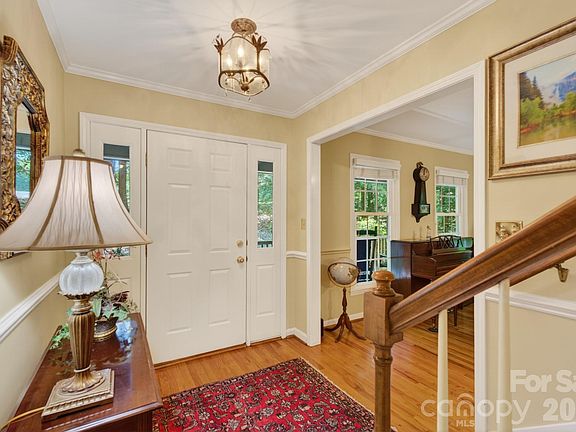 3rd image of 1712 Saddlewood Dr