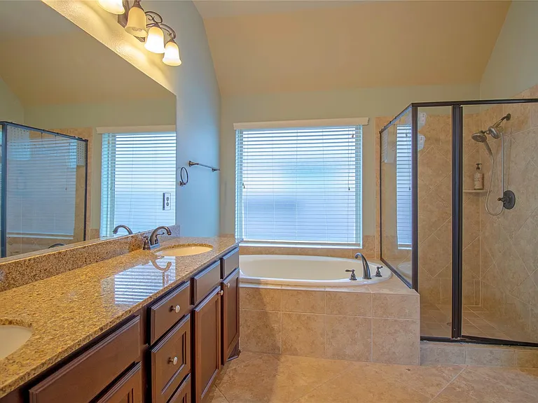 2019 Sunset Springs Dr — Photo 21