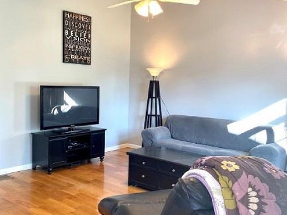 4th image of 109 Holiday Ct